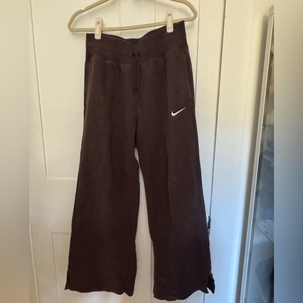 Wide leg, chocolate brown Nike sweatpants